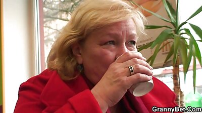 मेरी सेक्सी मूवी एचडी गर्लफ्रेंड माँ ने मुझे उसकी पीठ धोने के लिए कहा