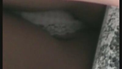 अपने बिस्तर पर नग्न दाई न्यू हिंदी सेक्सी मूवी को देखकर लड़का फ्रीज हो गया