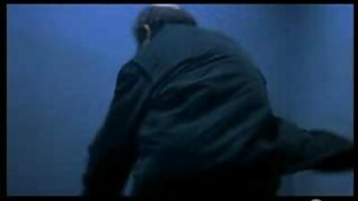 सीढ़ियों की सफाई करते समय हिंदी मूवी एचडी सेक्सी परिपक्व नौकरानी बाधित