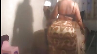 शरारती हिंदी मूवी सेक्सी मूवी लड़के ने उसकी सेक्सी दोस्त बहनों की जासूसी की